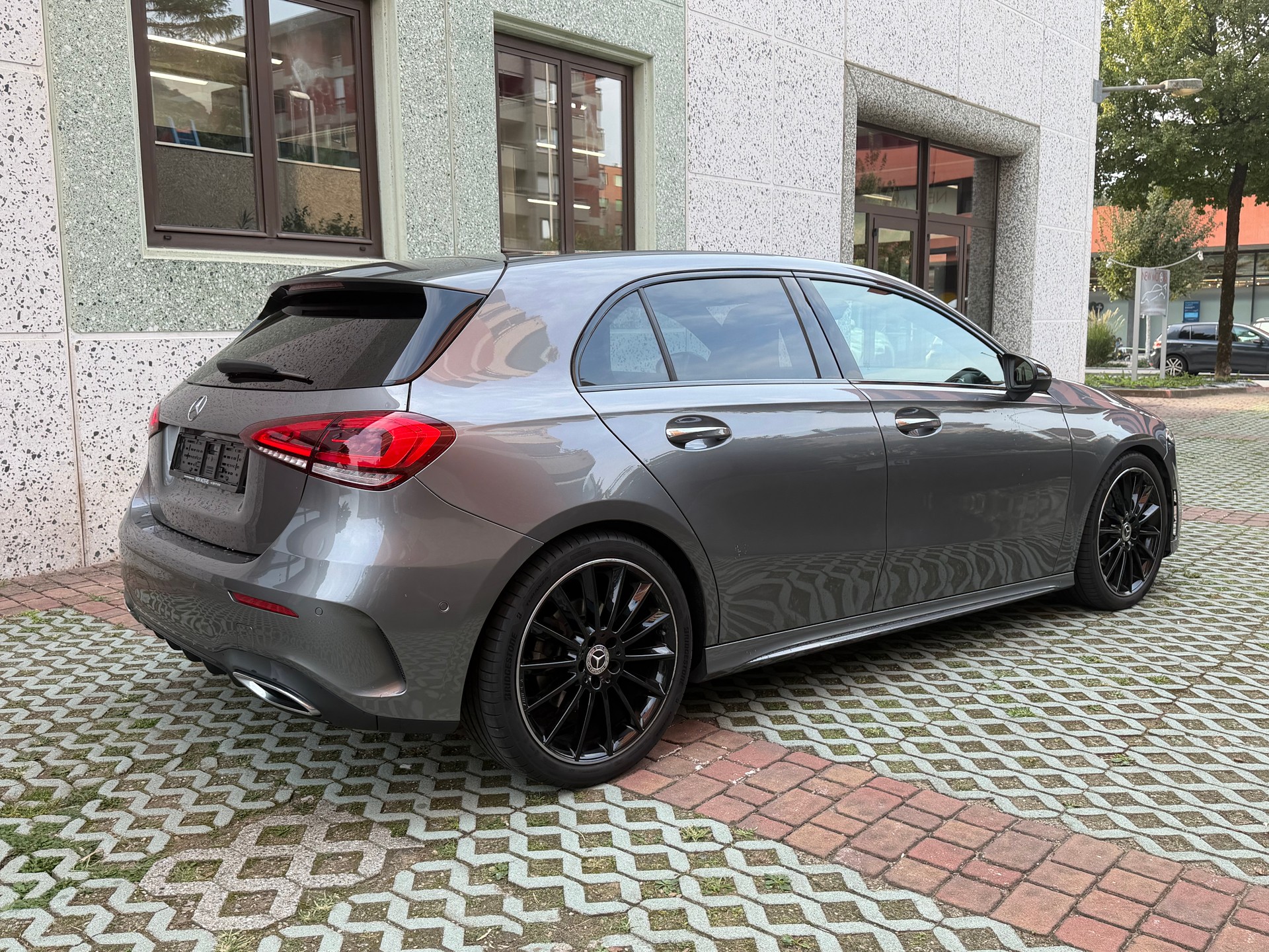 MERCEDES-BENZ A 200 AMG Line 7G-DCT-image-3