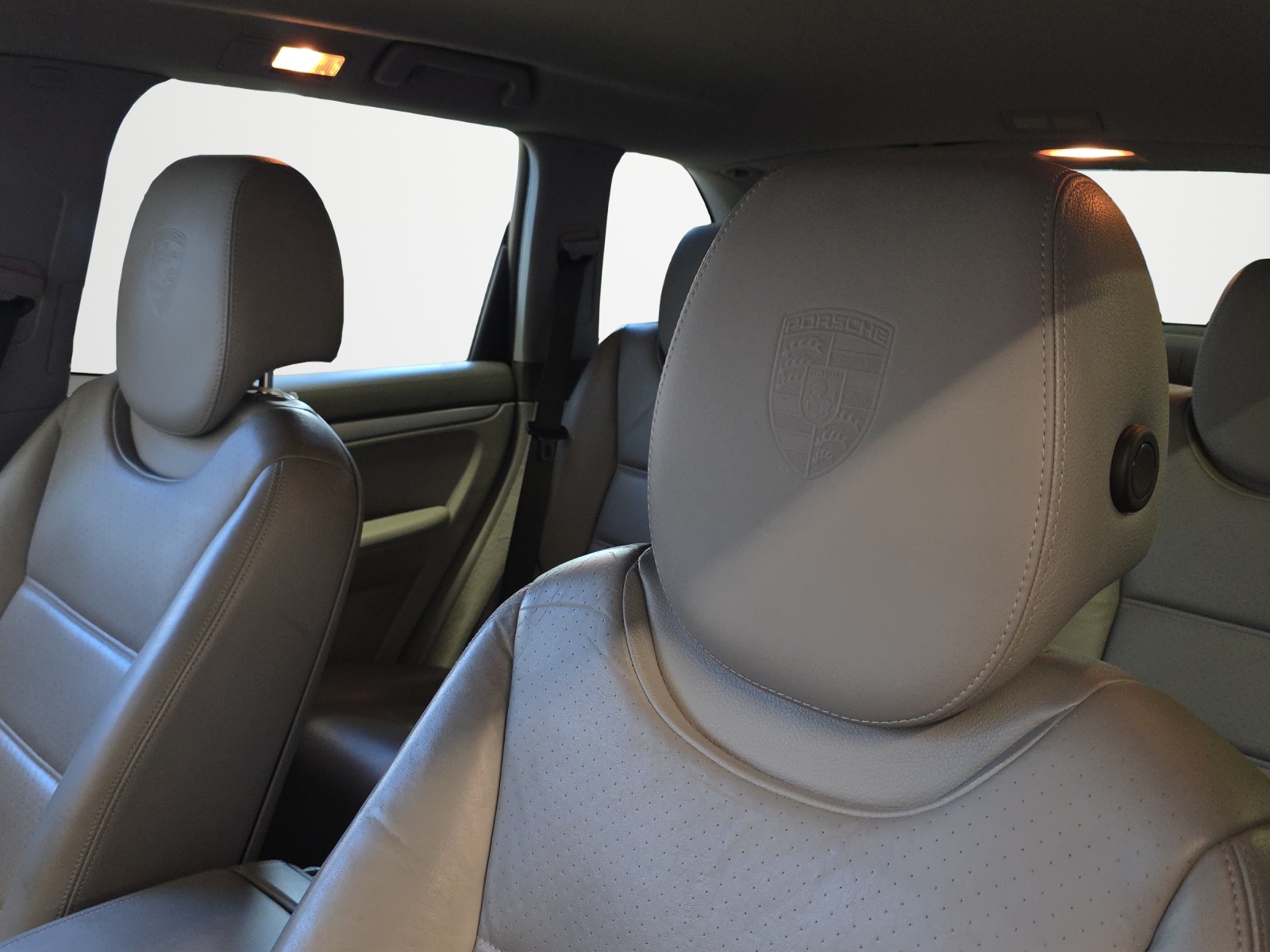 PORSCHE Cayenne Diesel-image-8