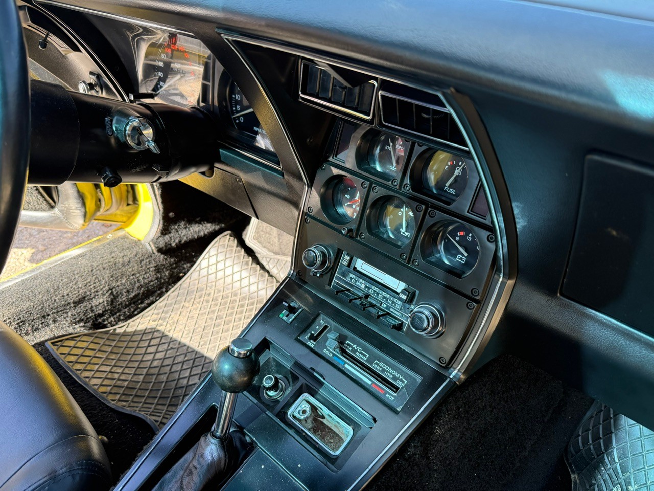 CHEVROLET Corvette C3 5.7 V8 Veteran CH-Fahrzeug-image-14