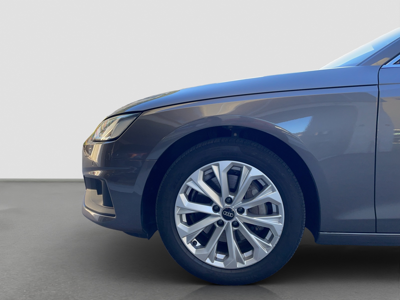 AUDI A4 Avant 40 TDI Attraction quattro S-tronic-image-4