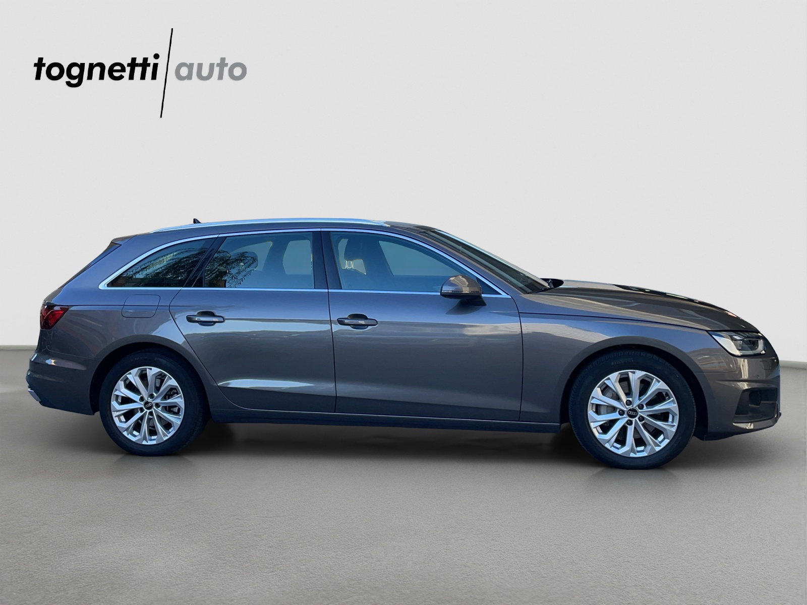 AUDI A4 Avant 40 TDI Attraction quattro S-tronic-image-2