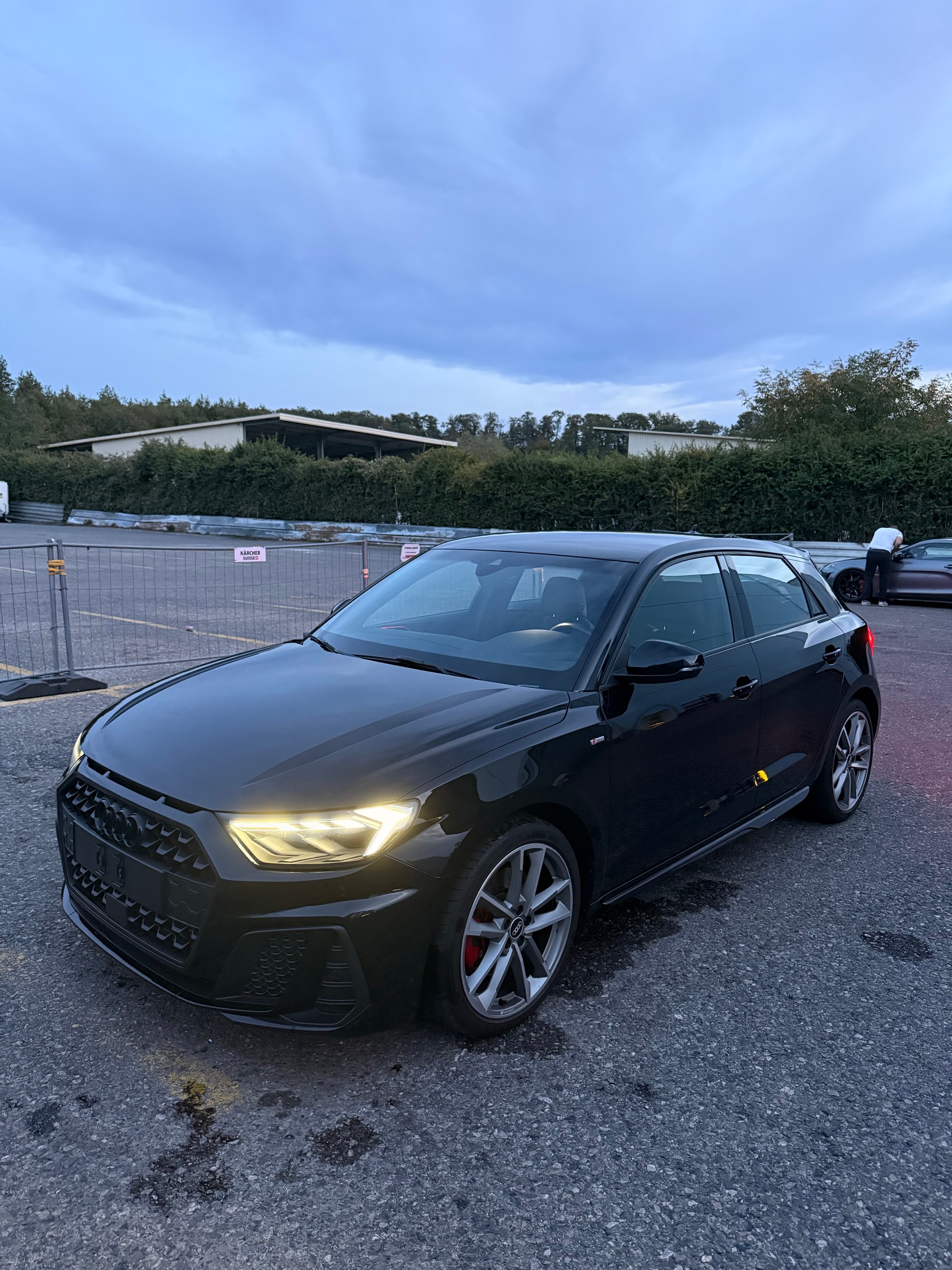 AUDI 2.0 40 TFSI S Line S-Tronic-image-0