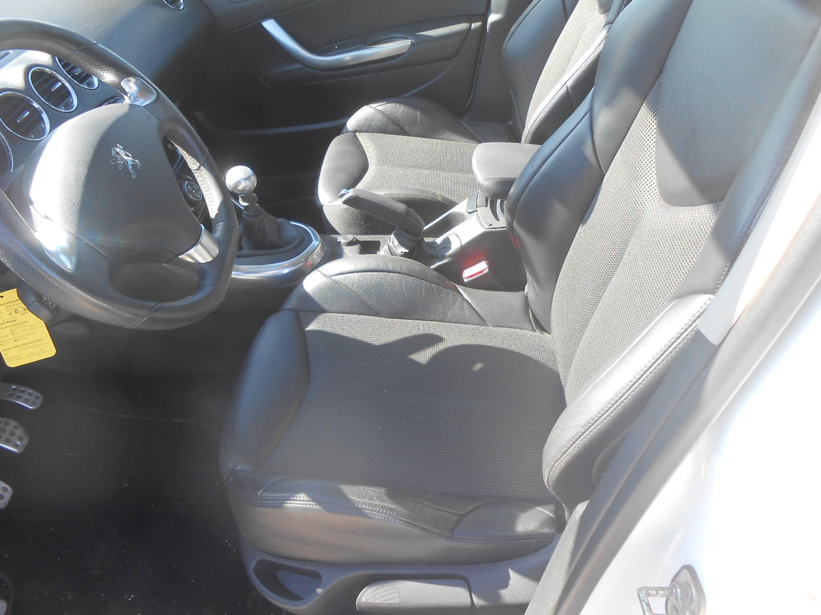 PEUGEOT 308 1.6 16V T GTi-image-9