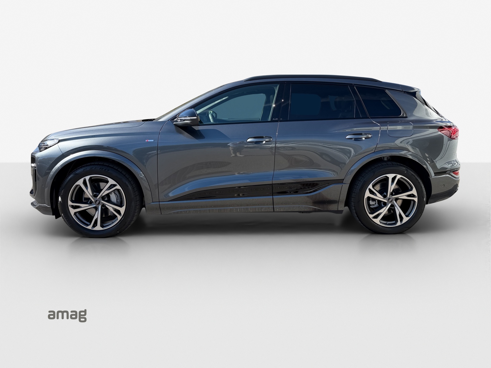 AUDI Q6 e-tron quattro-showroom-element-1