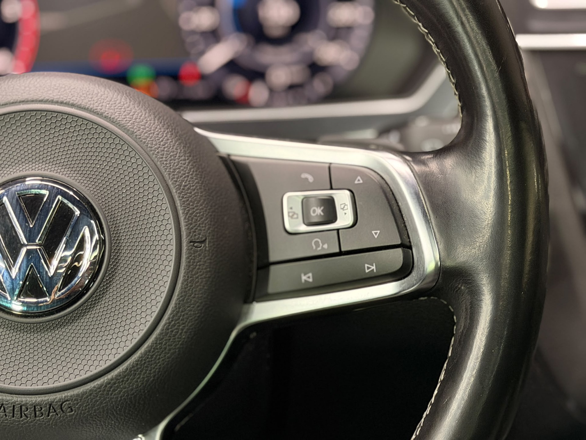 VW Tiguan 2.0 TDI R-Line 4Motion DSG-image-14