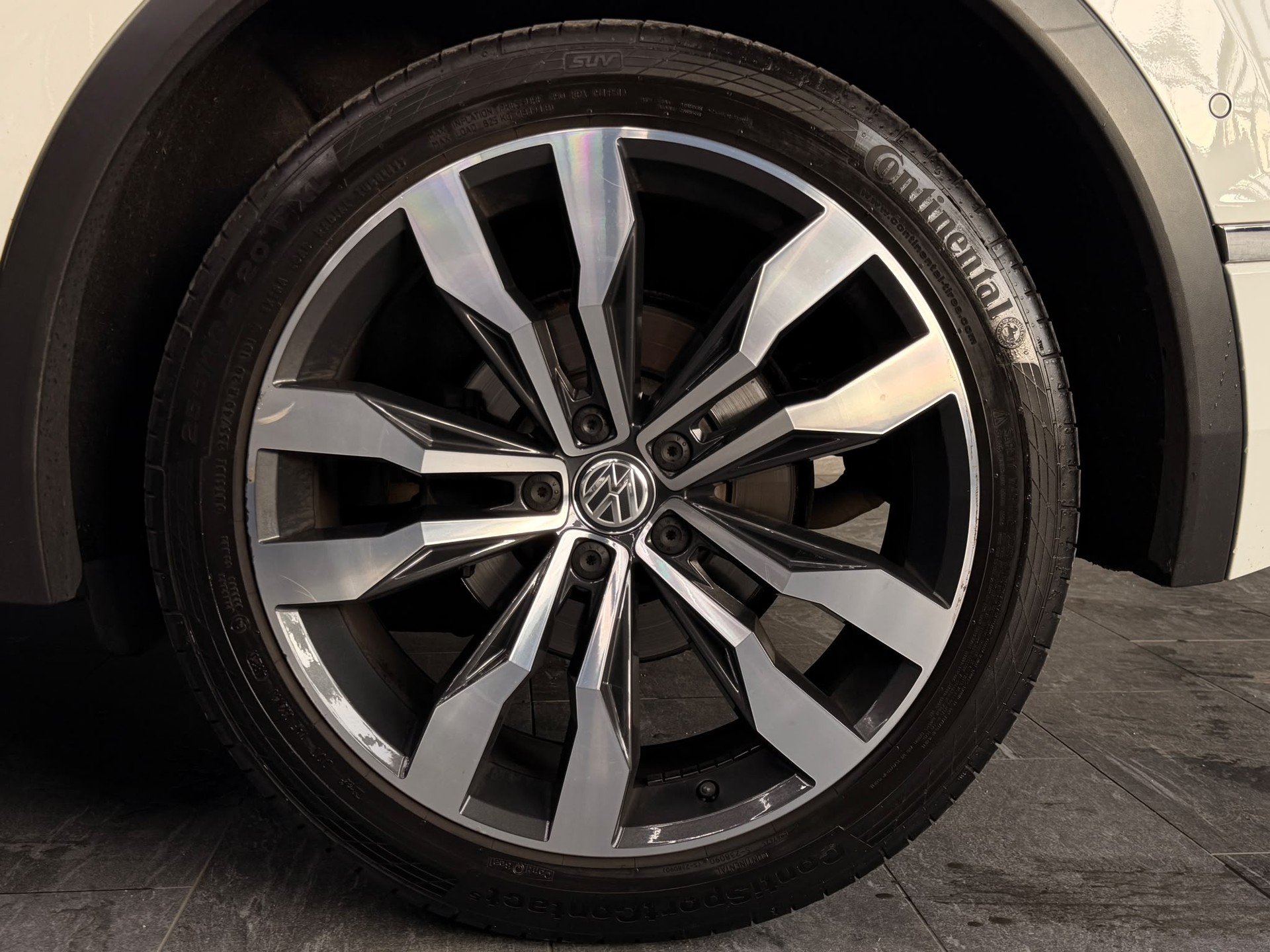 VW Tiguan 2.0 TDI R-Line 4Motion DSG-image-21