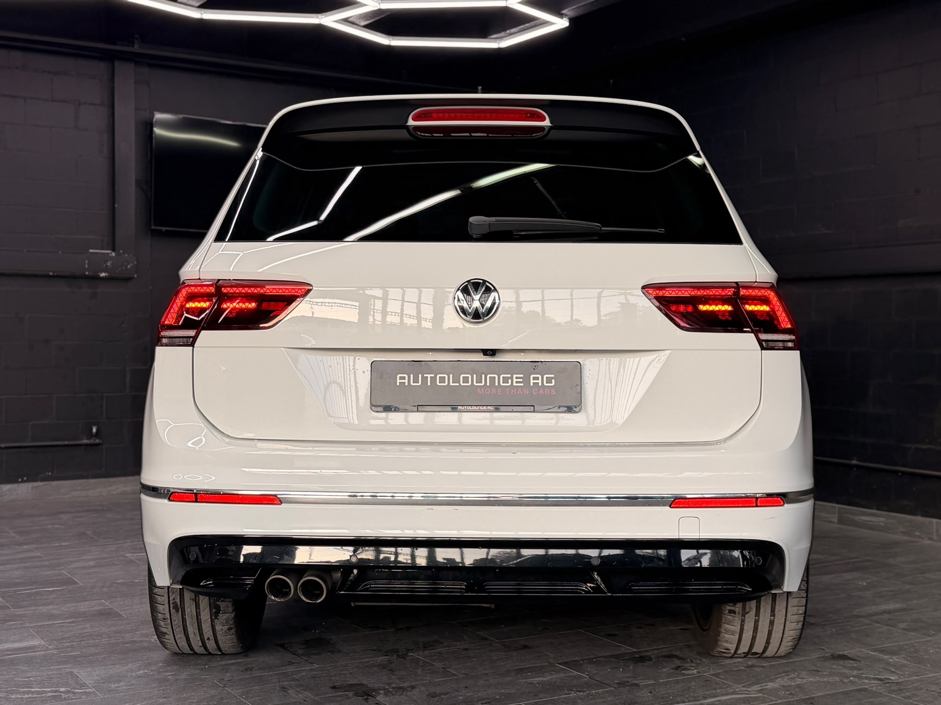VW Tiguan 2.0 TDI R-Line 4Motion DSG-image-5
