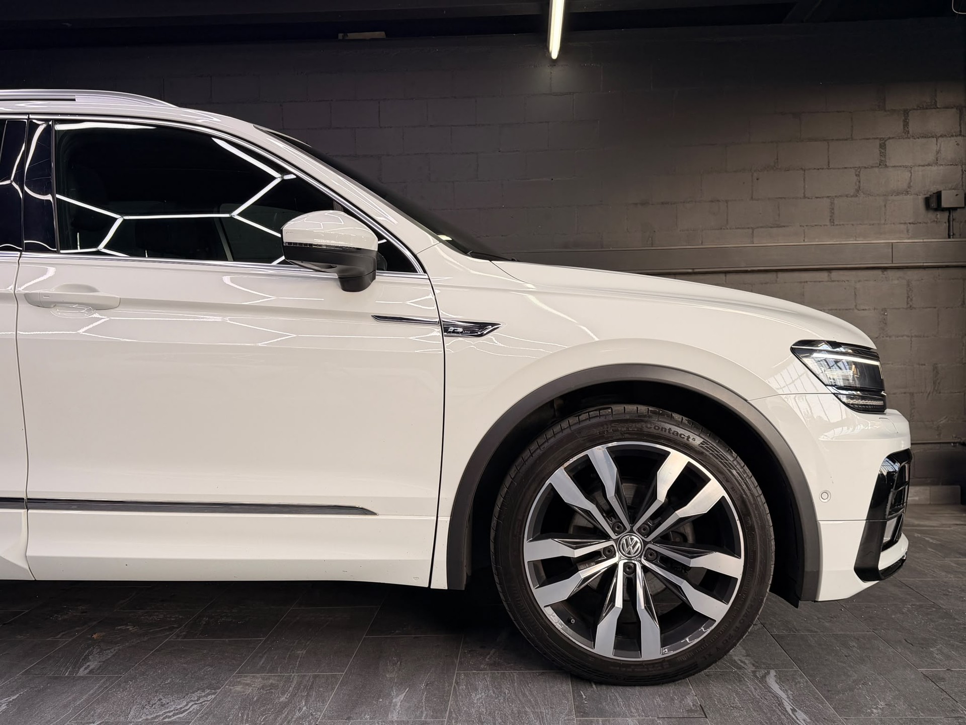VW Tiguan 2.0 TDI R-Line 4Motion DSG-image-9