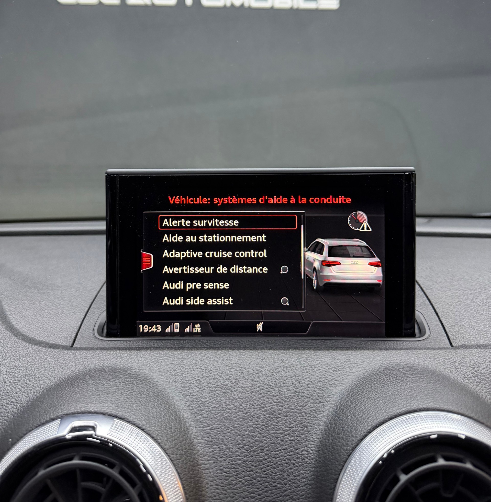 AUDI A3 Sportback 35 TFSI Sport S-tronic-image-21