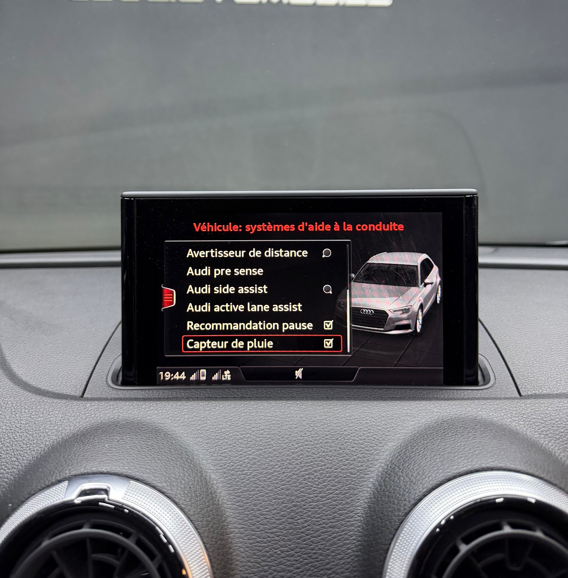 AUDI A3 Sportback 35 TFSI Sport S-tronic-image-22