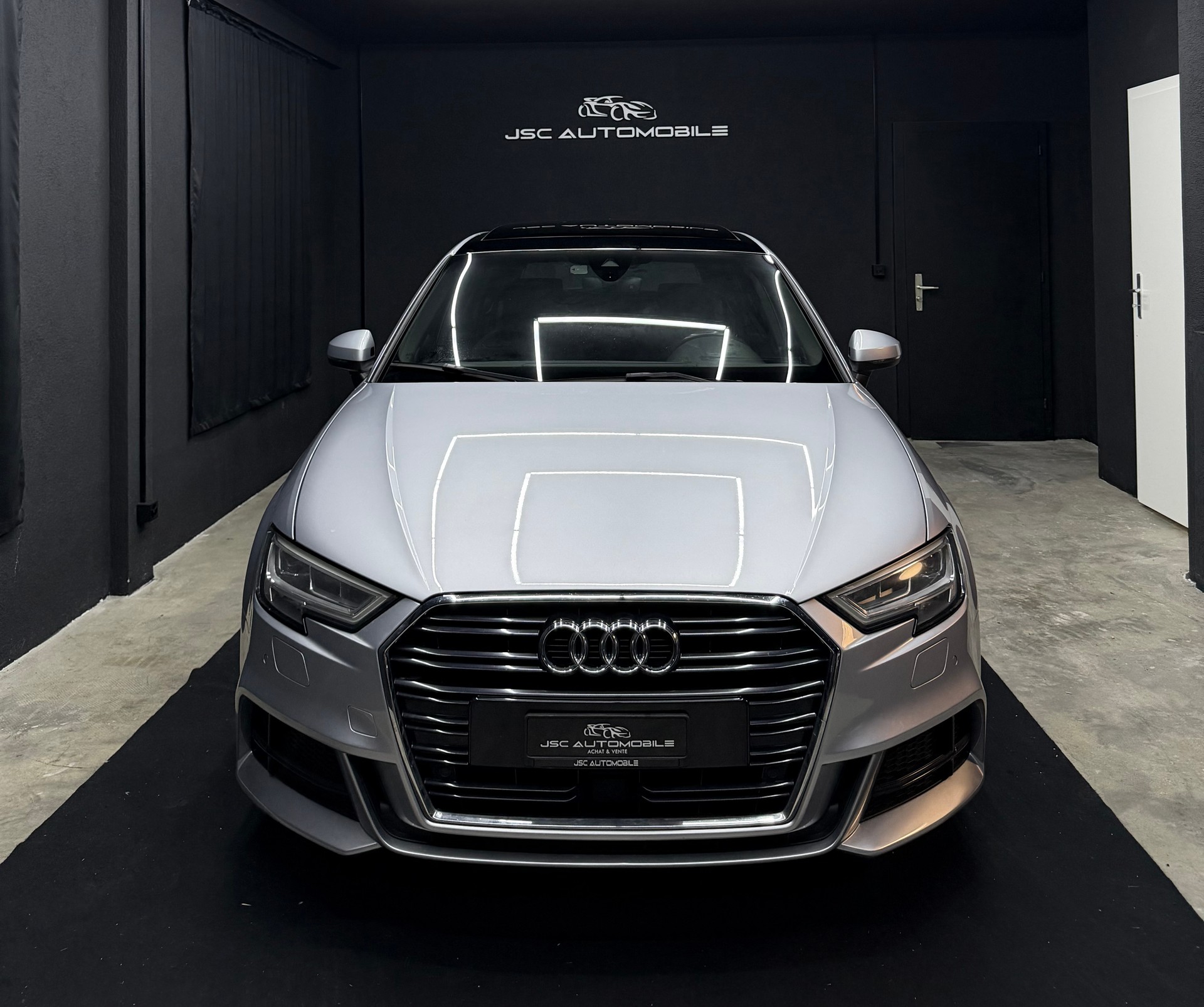 AUDI A3 Sportback 35 TFSI Sport S-tronic-showroom-element-1