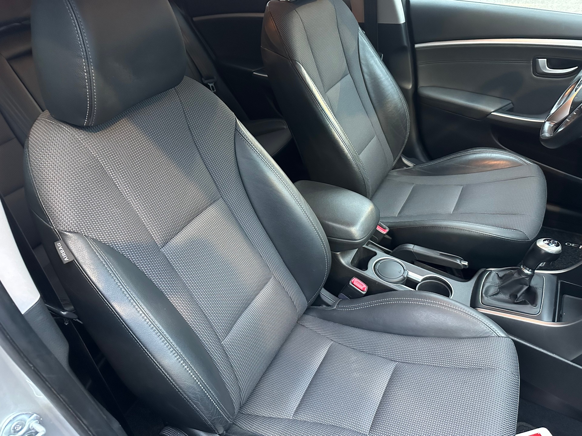 HYUNDAI i30 Wagon 1.6 GDI Premium-image-4