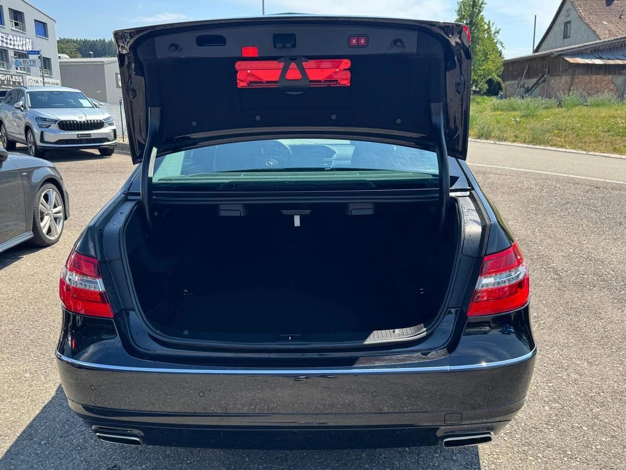 MERCEDES-BENZ E 350 CDI BlueEff. Avantgarde 4Matic 7G-Tronic-image-8