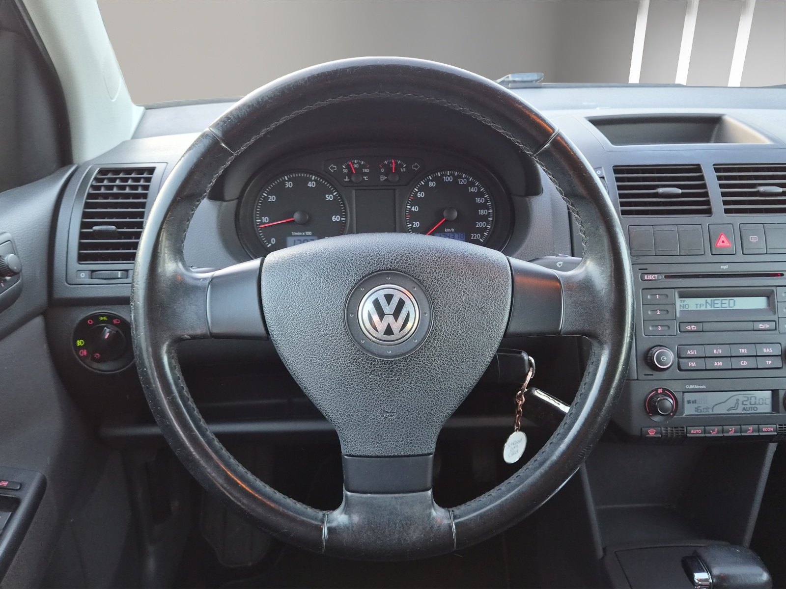 VW Polo 1.4 16V Trendline Automatic-image-13