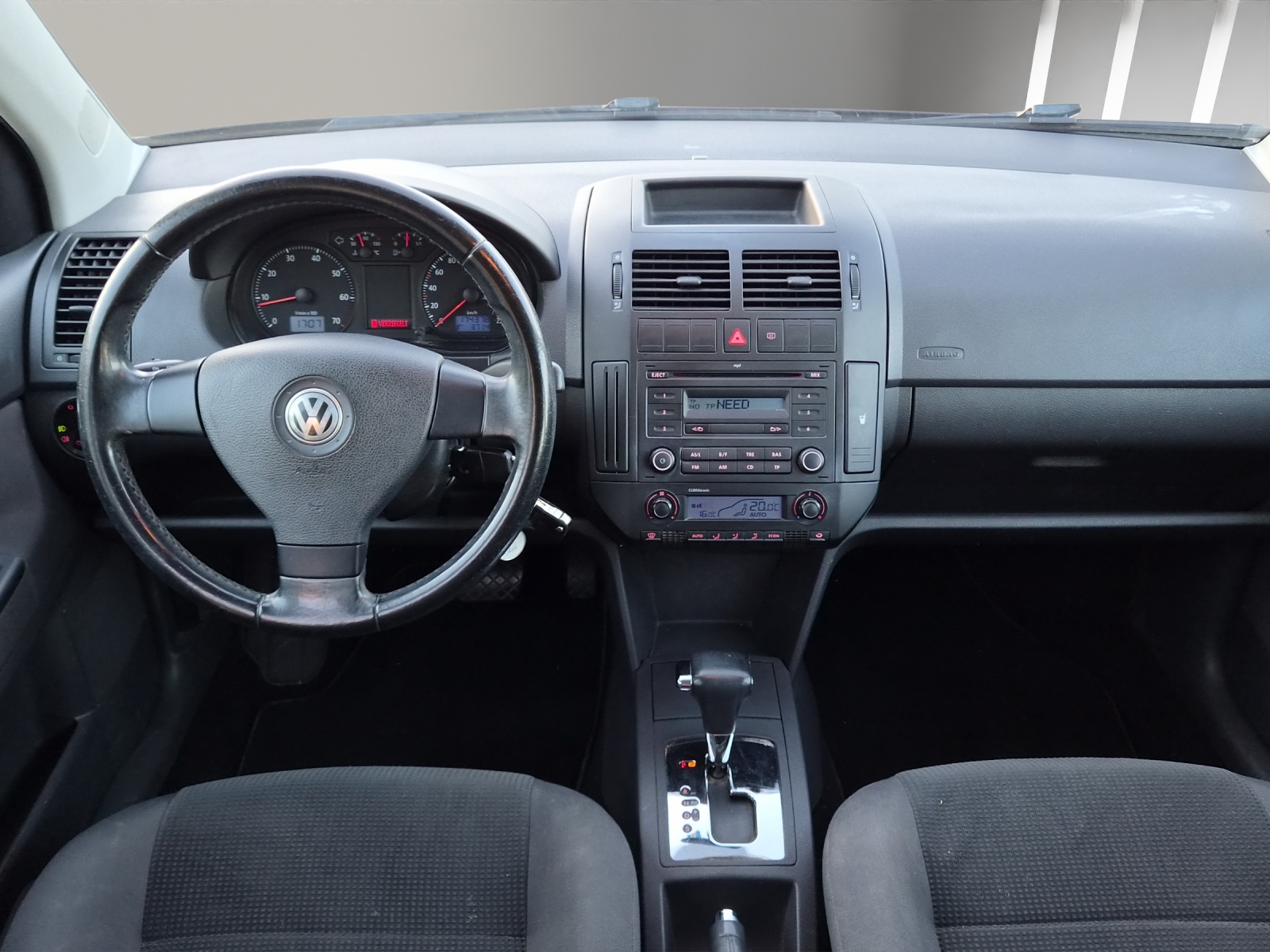 VW Polo 1.4 16V Trendline Automatic-image-14