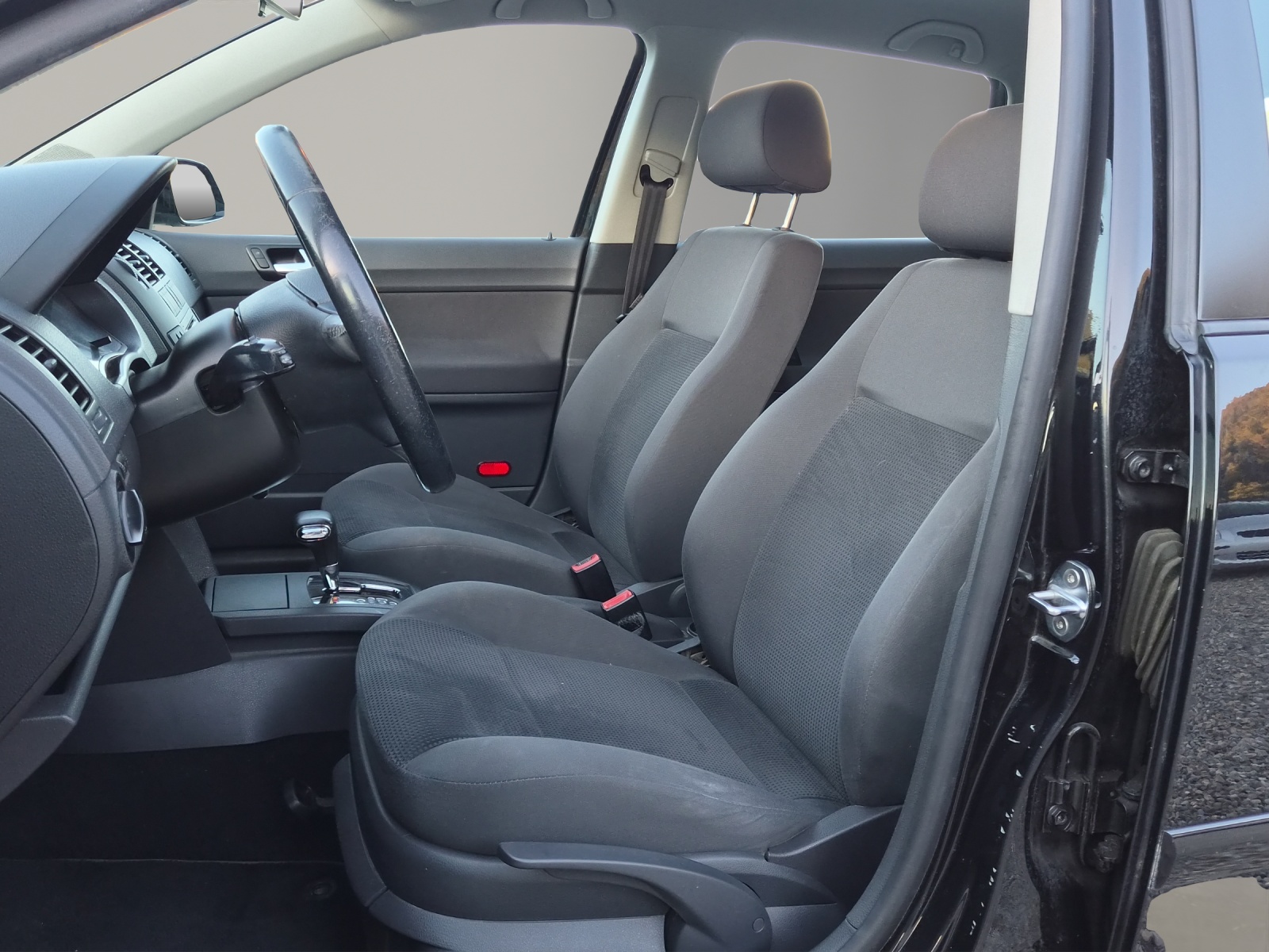 VW Polo 1.4 16V Trendline Automatic-image-8