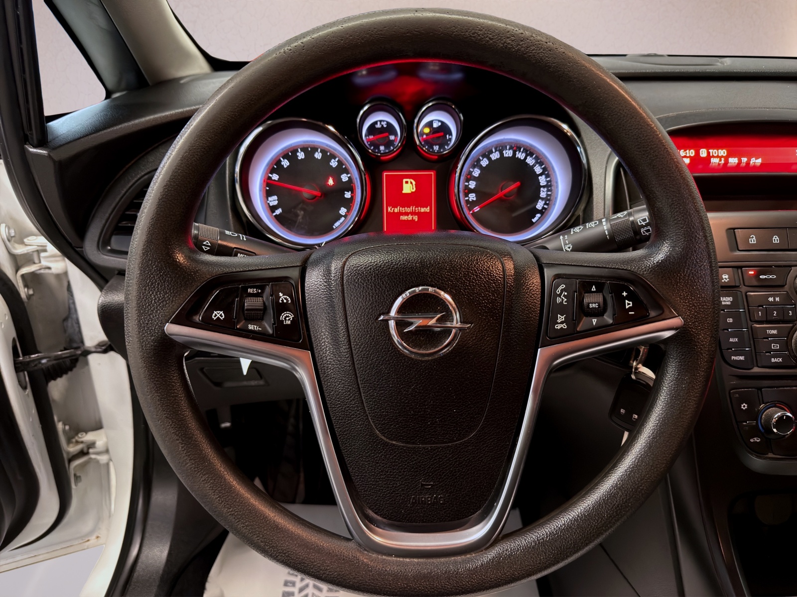 OPEL Astra SportsTourer 1.4i 16V Turbo Active Edition-image-8