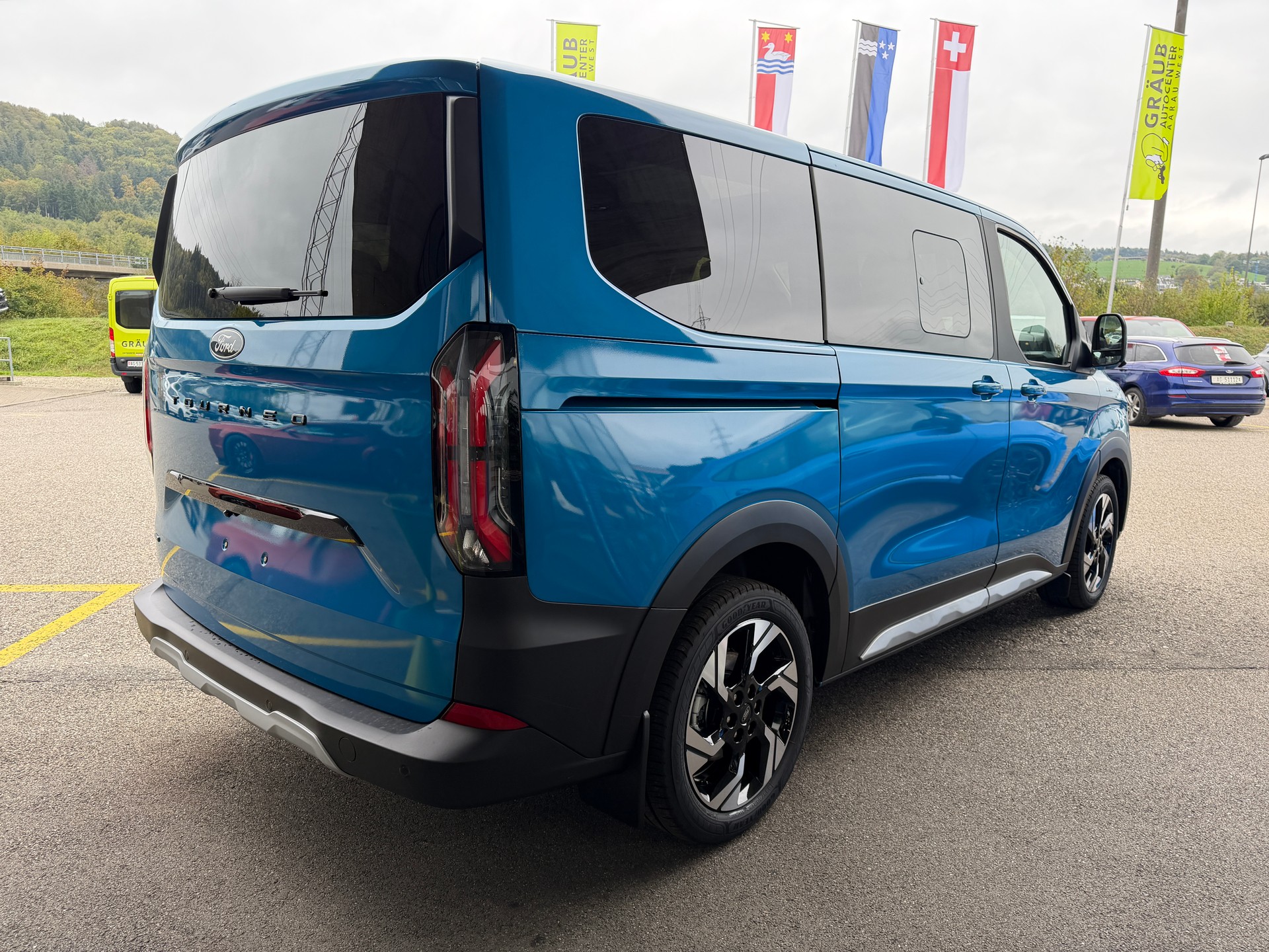 FORD Tourneo Bus 340 L1H1 PHEV Active-image-4