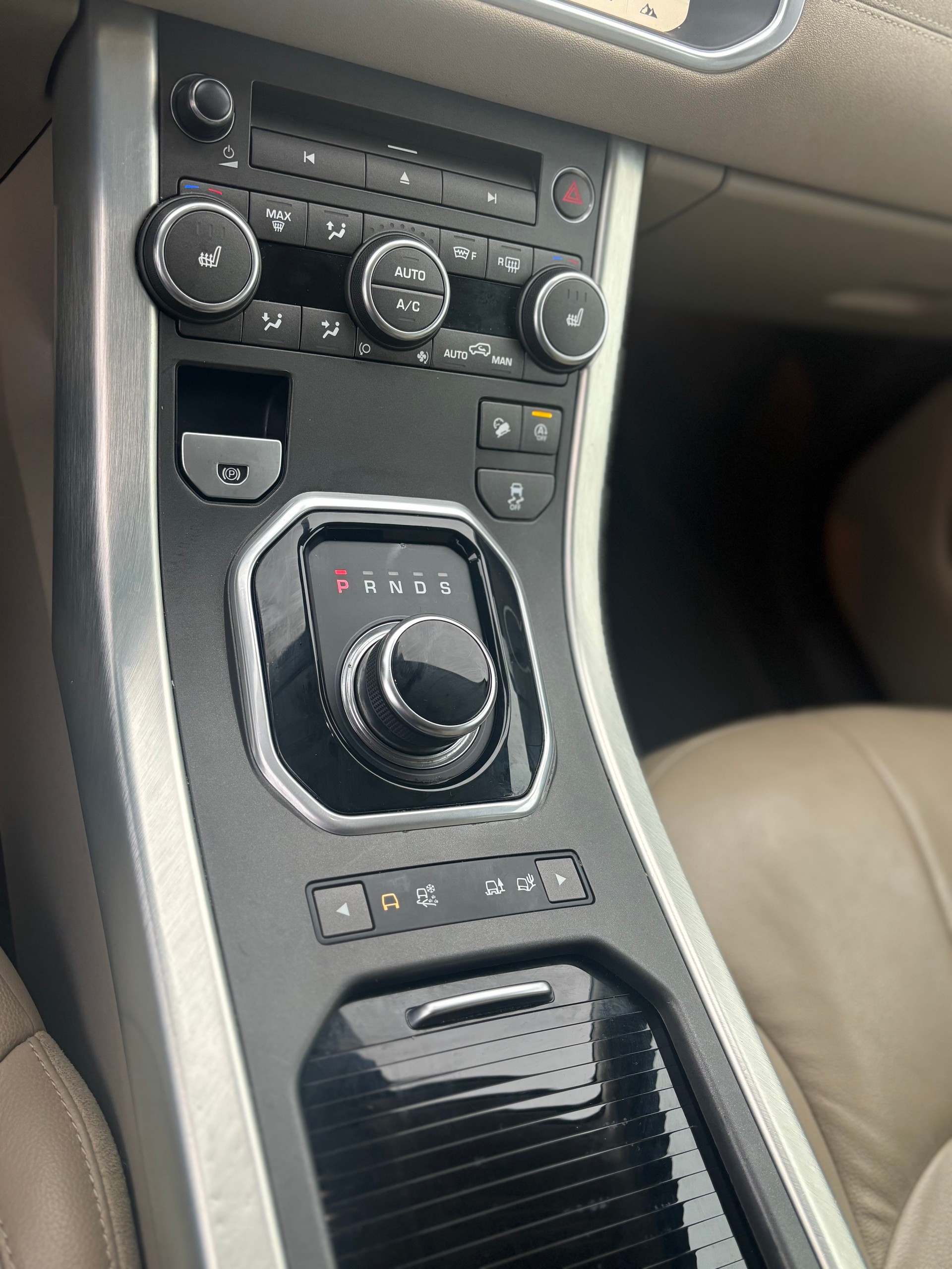 LAND ROVER Range Rover Evoque 2.0 TD4 Pure AT9-image-9