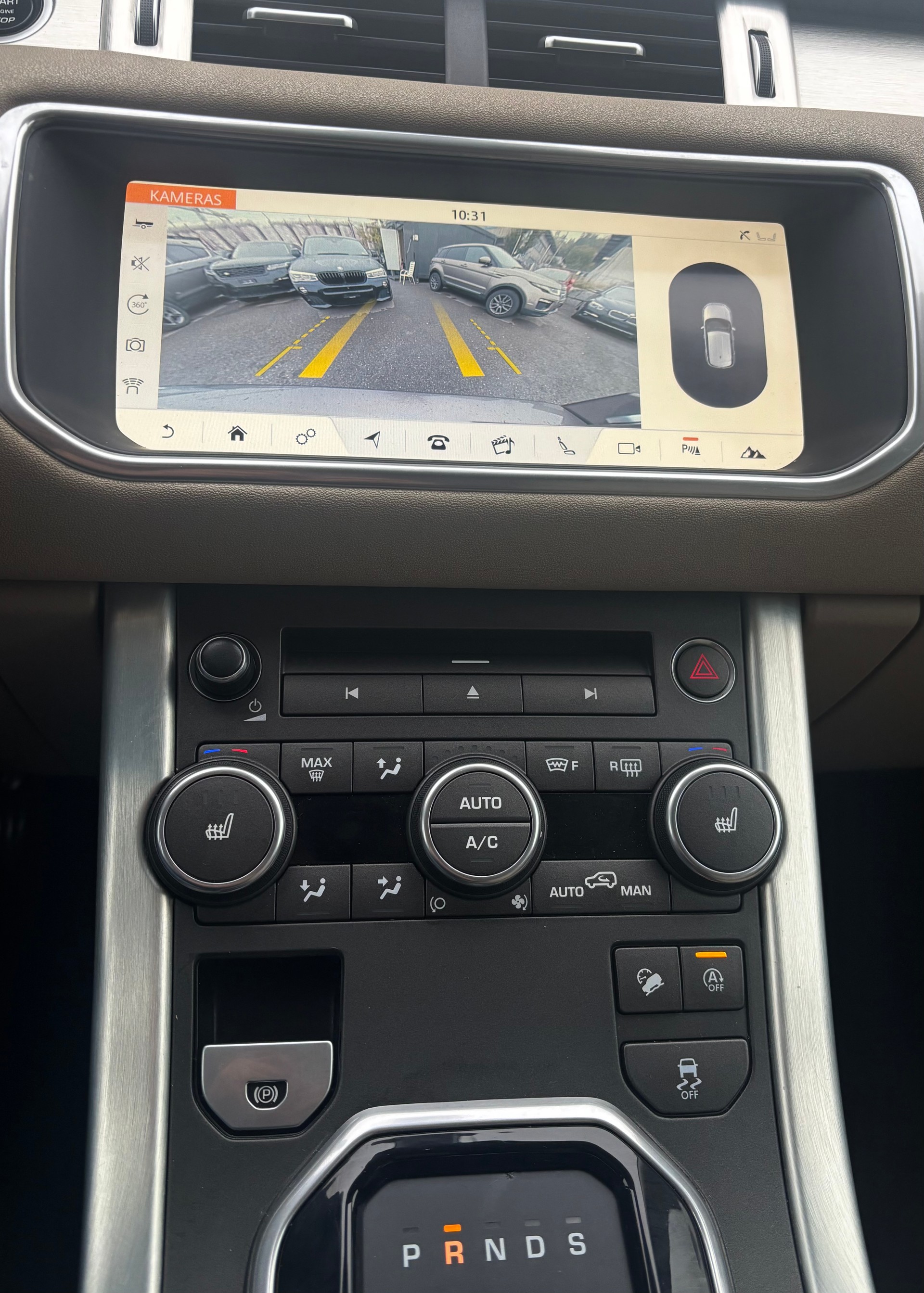 LAND ROVER Range Rover Evoque 2.0 TD4 Pure AT9-image-11