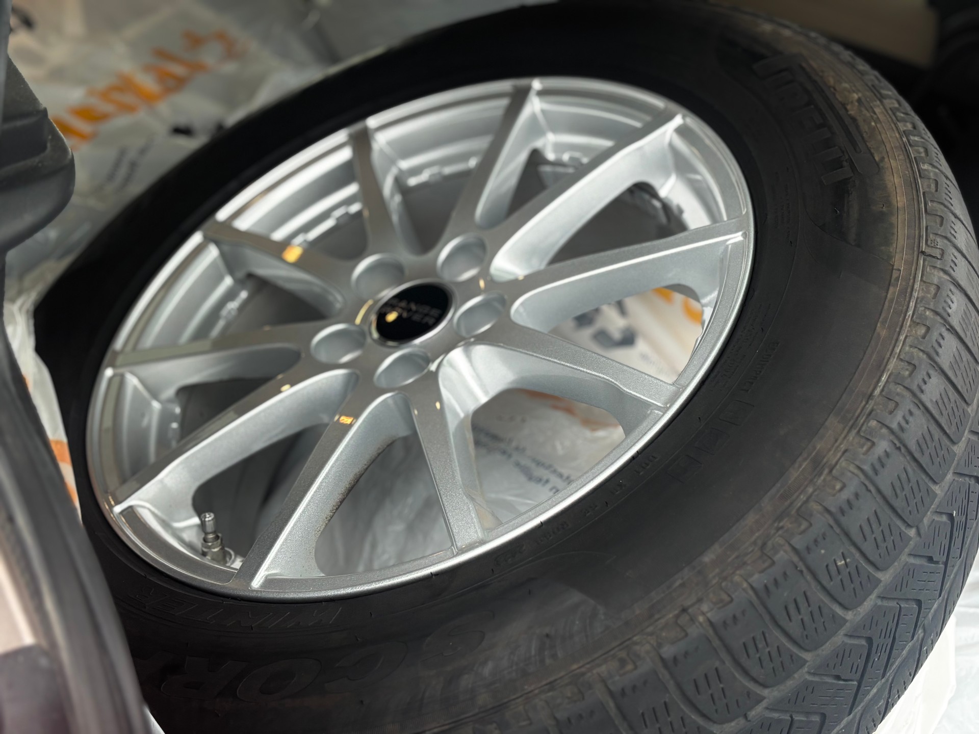 LAND ROVER Range Rover Evoque 2.0 TD4 Pure AT9-image-6