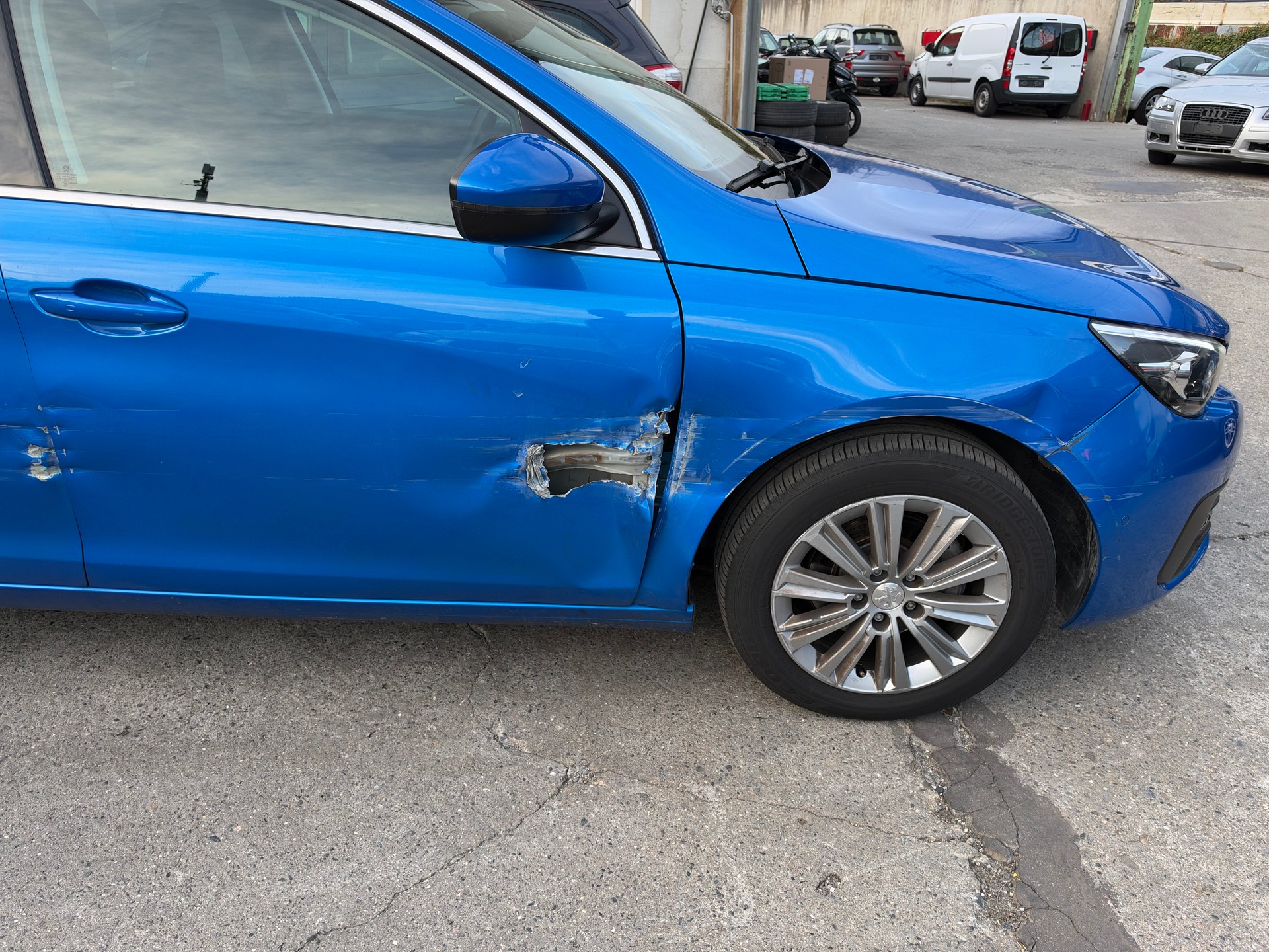 PEUGEOT 308 SW 1.2 Pure Tech Allure EAT8-image-5