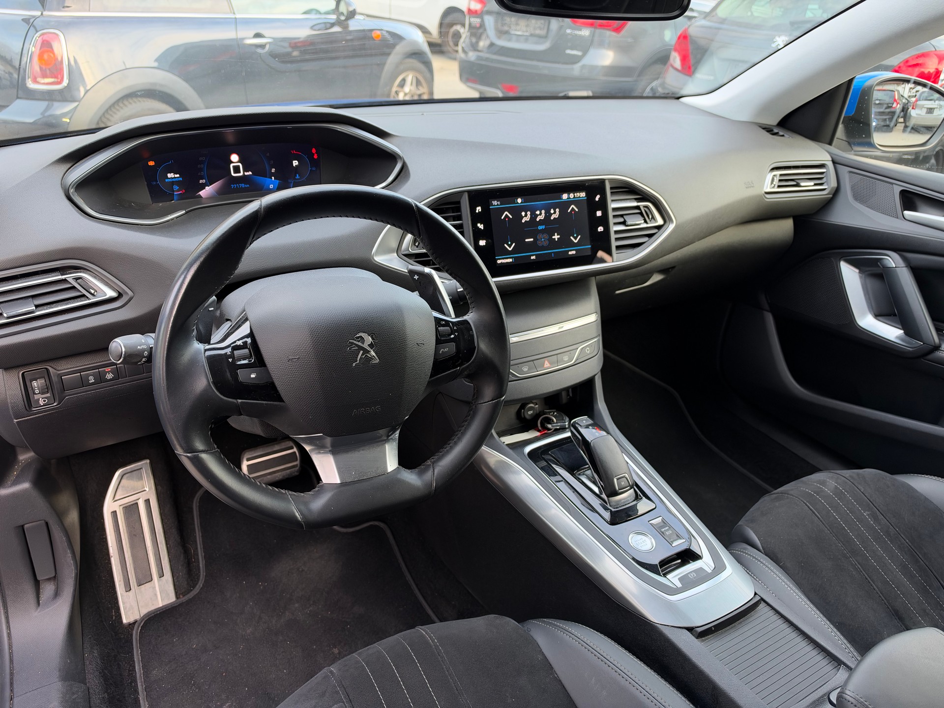 PEUGEOT 308 SW 1.2 Pure Tech Allure EAT8-image-10