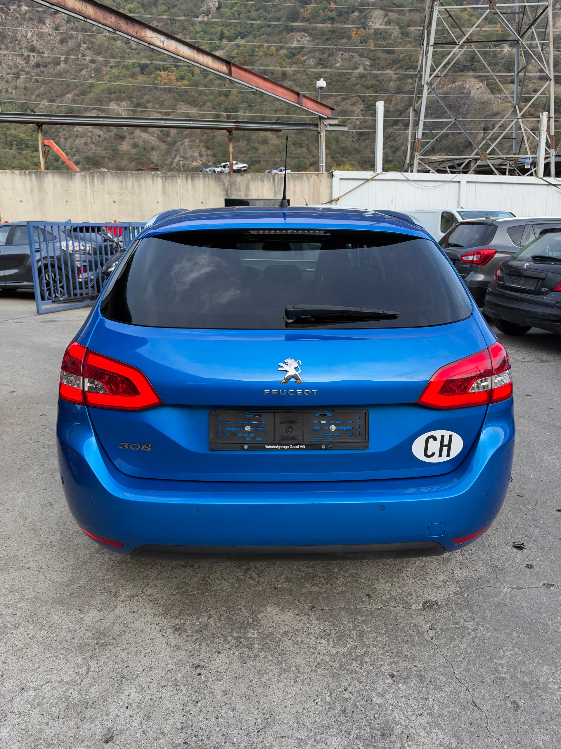 PEUGEOT 308 SW 1.2 Pure Tech Allure EAT8-image-8