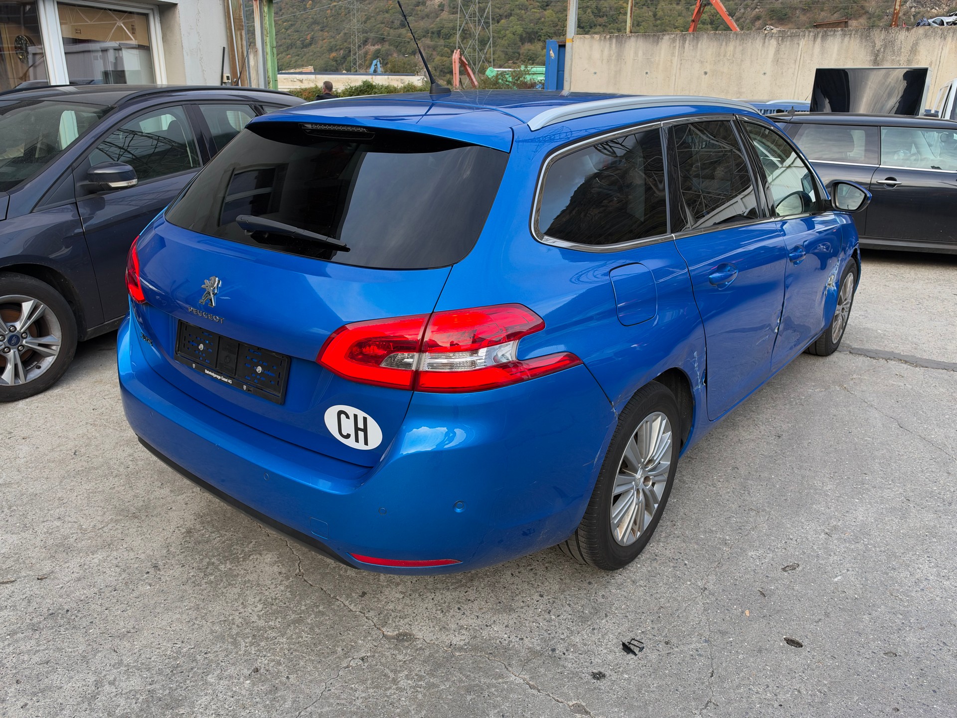 PEUGEOT 308 SW 1.2 Pure Tech Allure EAT8-image-7
