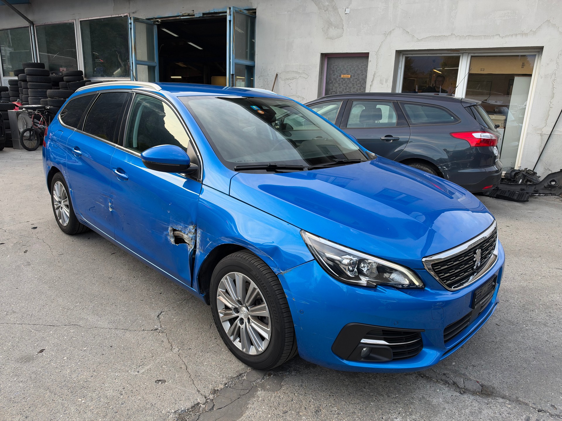 PEUGEOT 308 SW 1.2 Pure Tech Allure EAT8-image-3