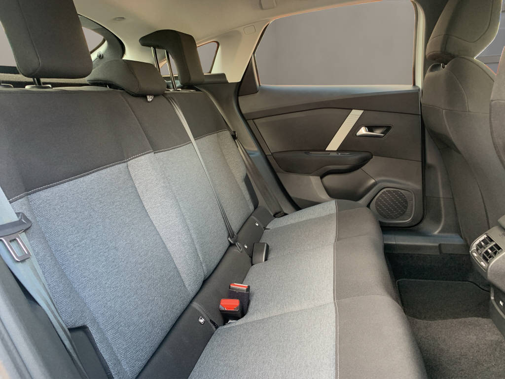 CITROEN C4 Essence 130ch EAT8 Swiss Edition-image-6