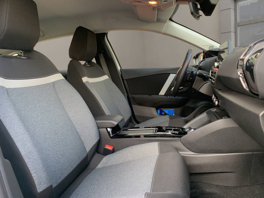 CITROEN C4 Essence 130ch EAT8 Swiss Edition-image-5