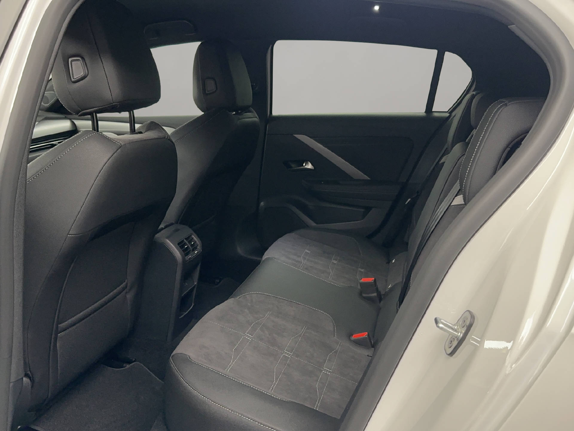 OPEL Astra GS Electric-image-9