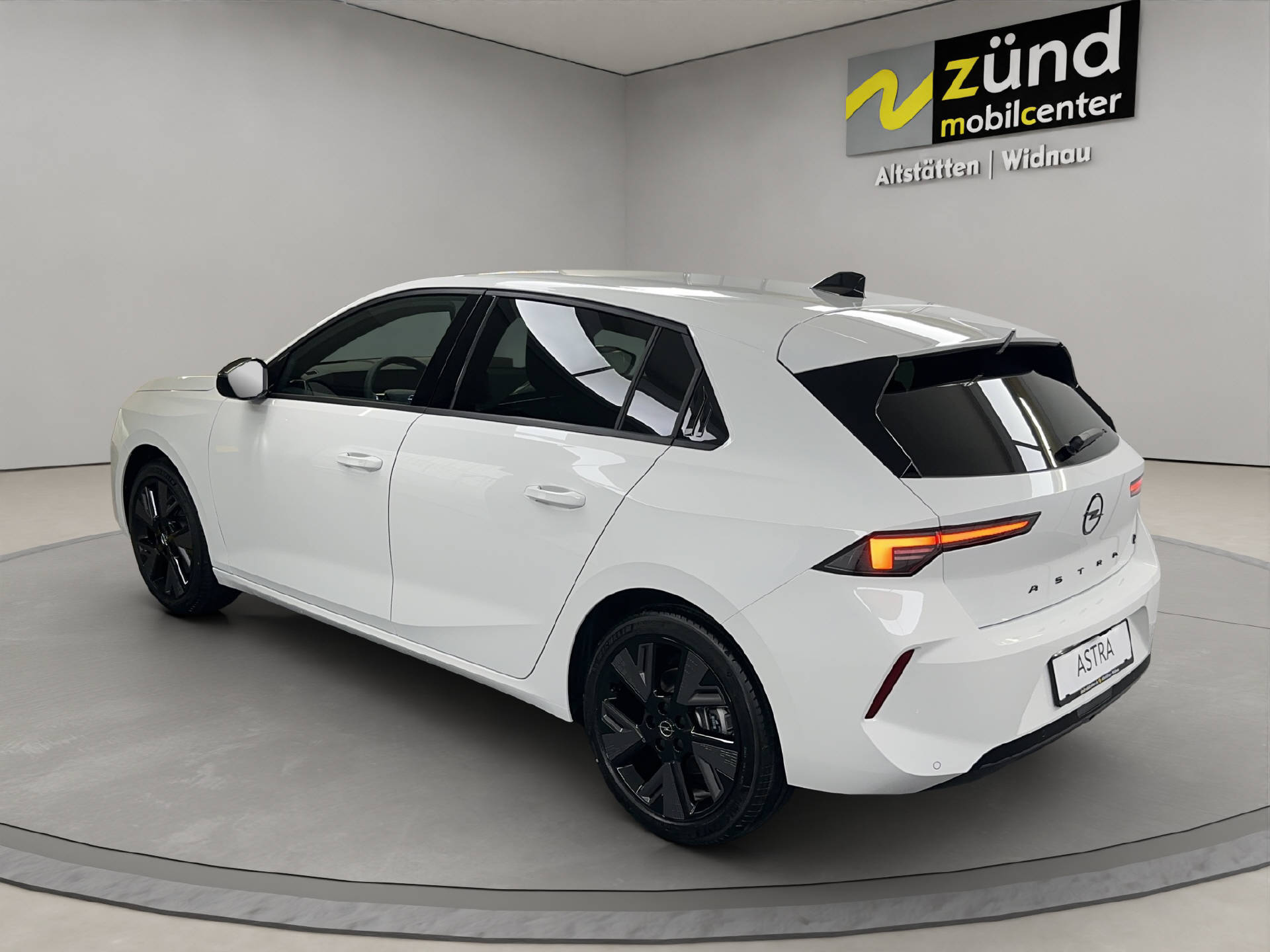 OPEL Astra GS Electric-image-2