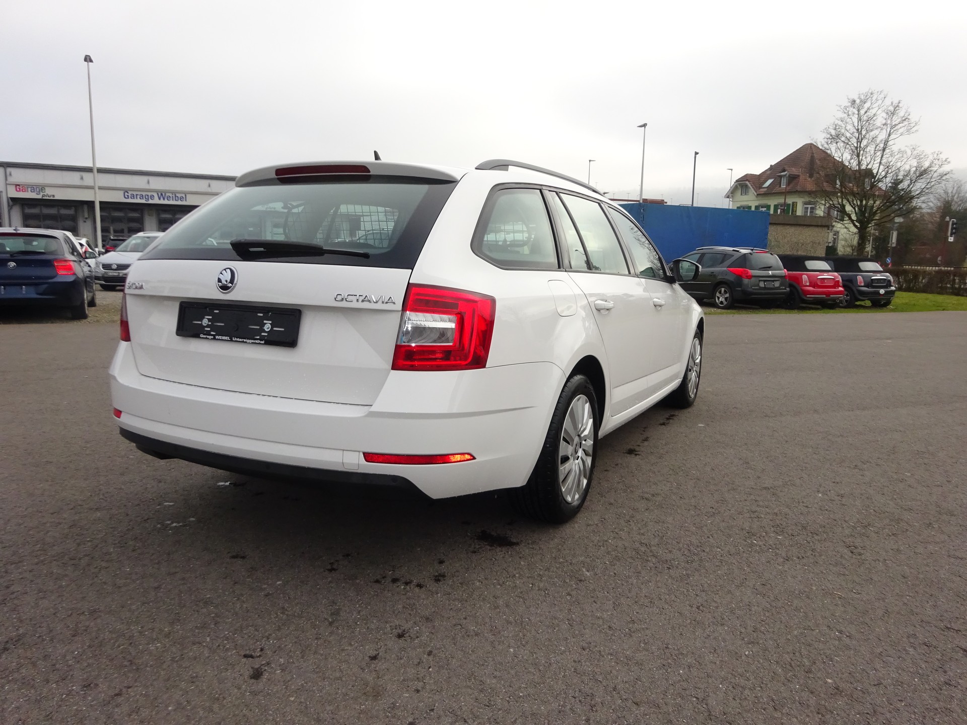 SKODA Octavia Combi 1.6 TDI Ambition-image-5