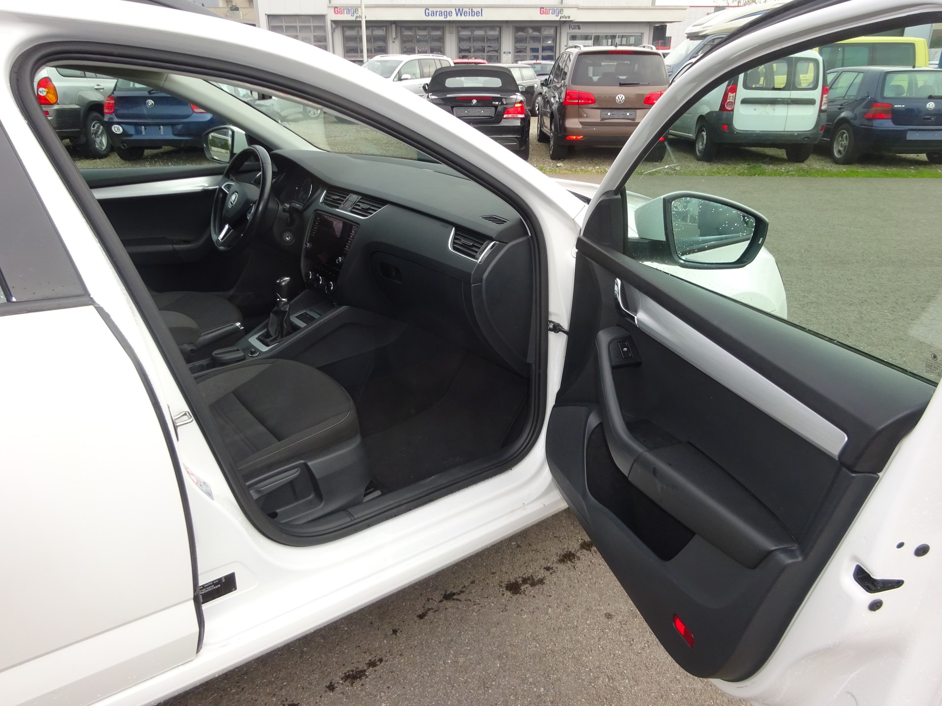 SKODA Octavia Combi 1.6 TDI Ambition-image-3