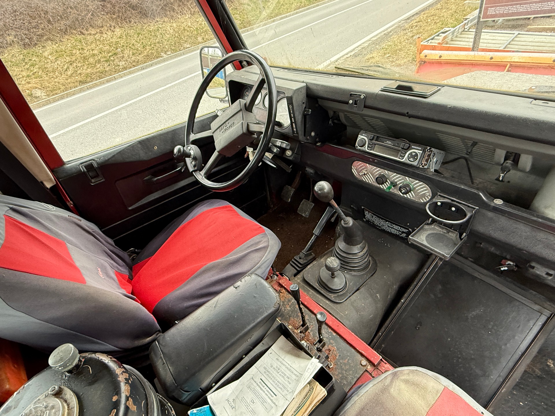 LAND ROVER Defender 90-image-8