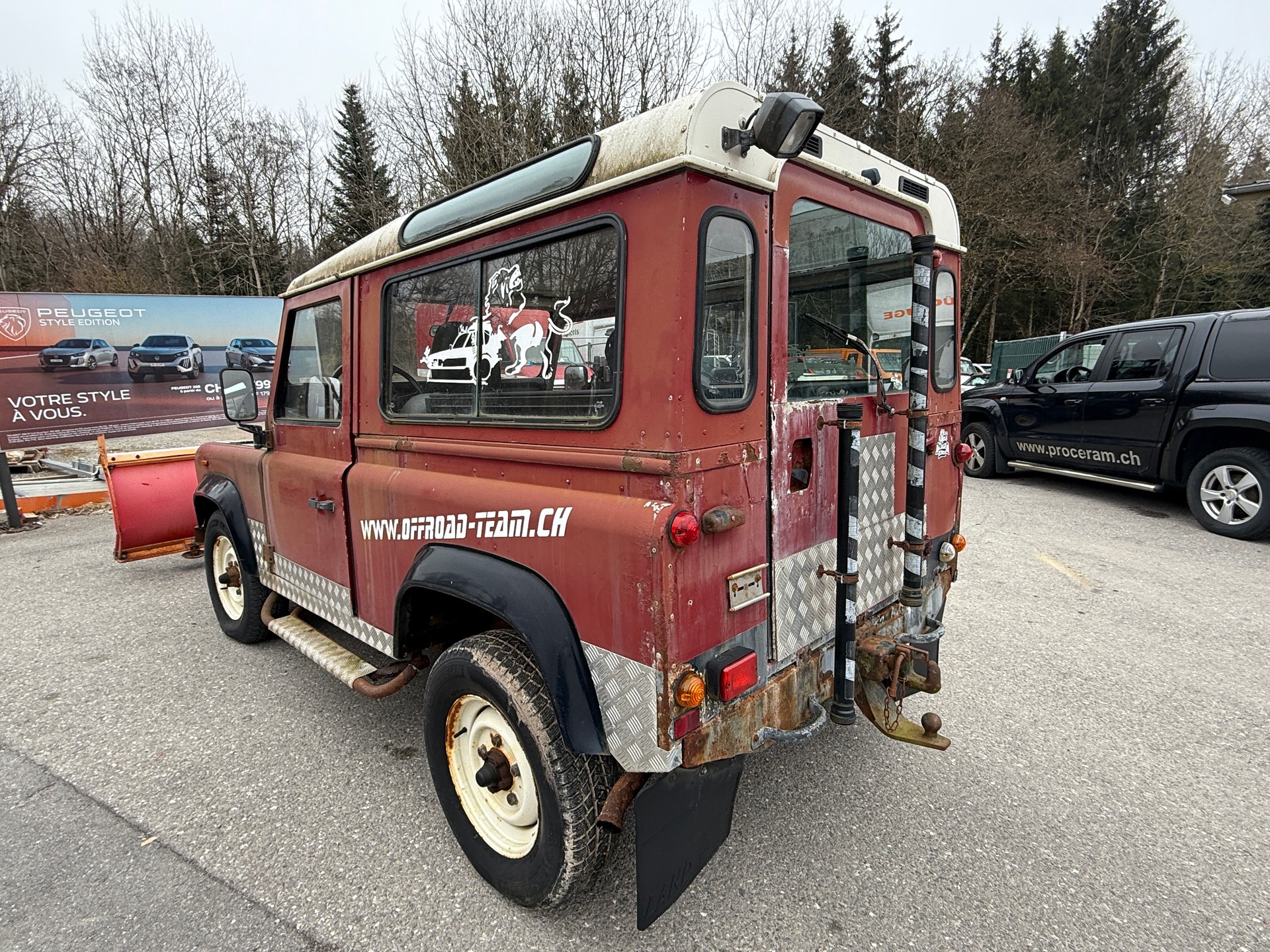 LAND ROVER Defender 90-showroom-element-3