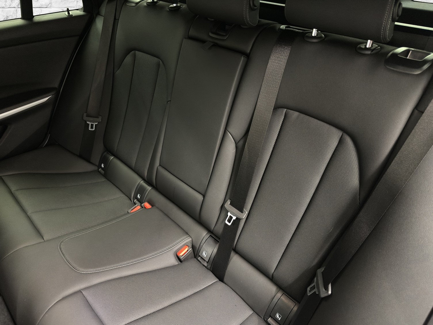 BMW 320d xDr 48V Tour M Sport-image-12