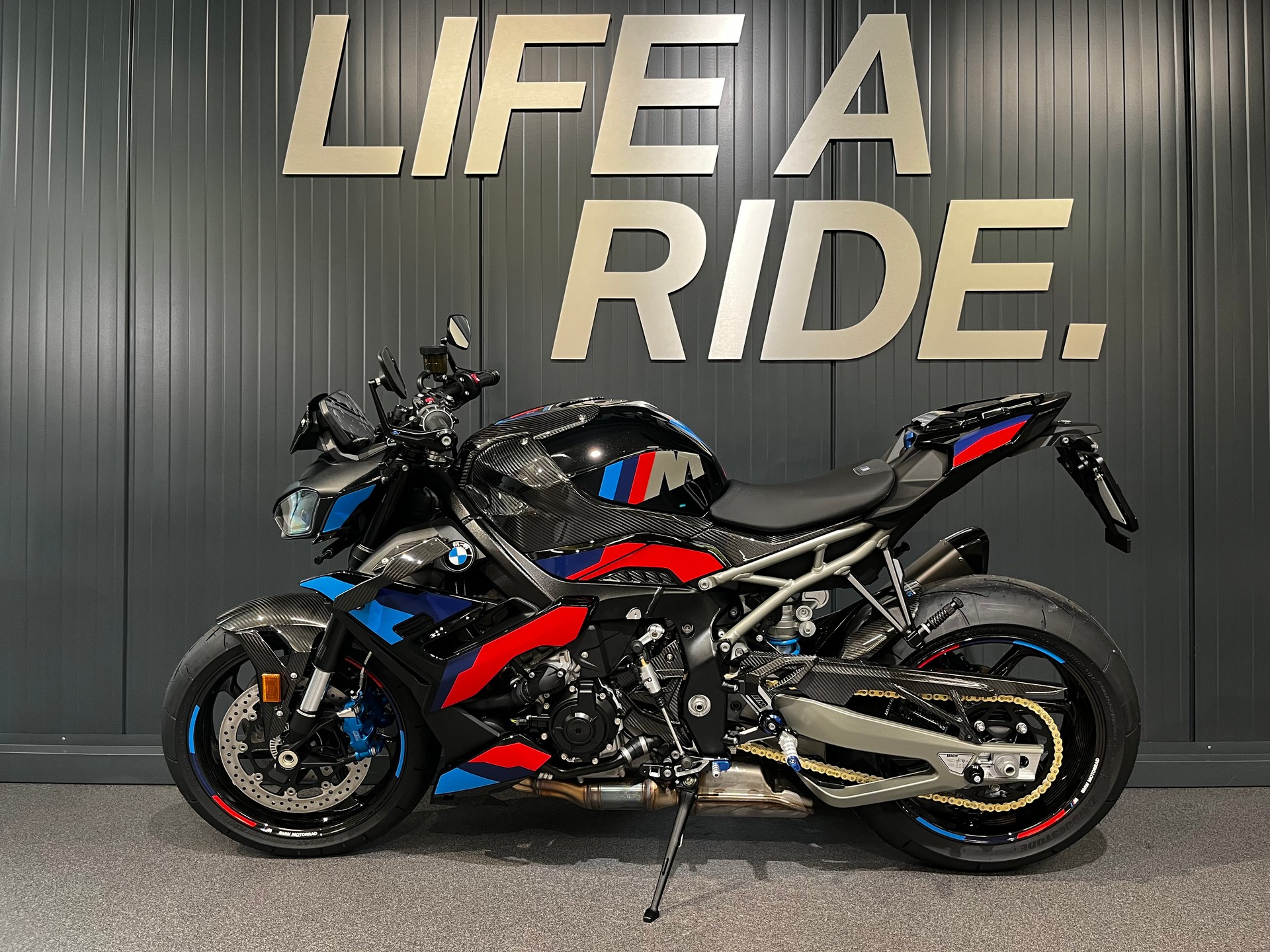 BMW M 1000 R Competition-showroom-element-2