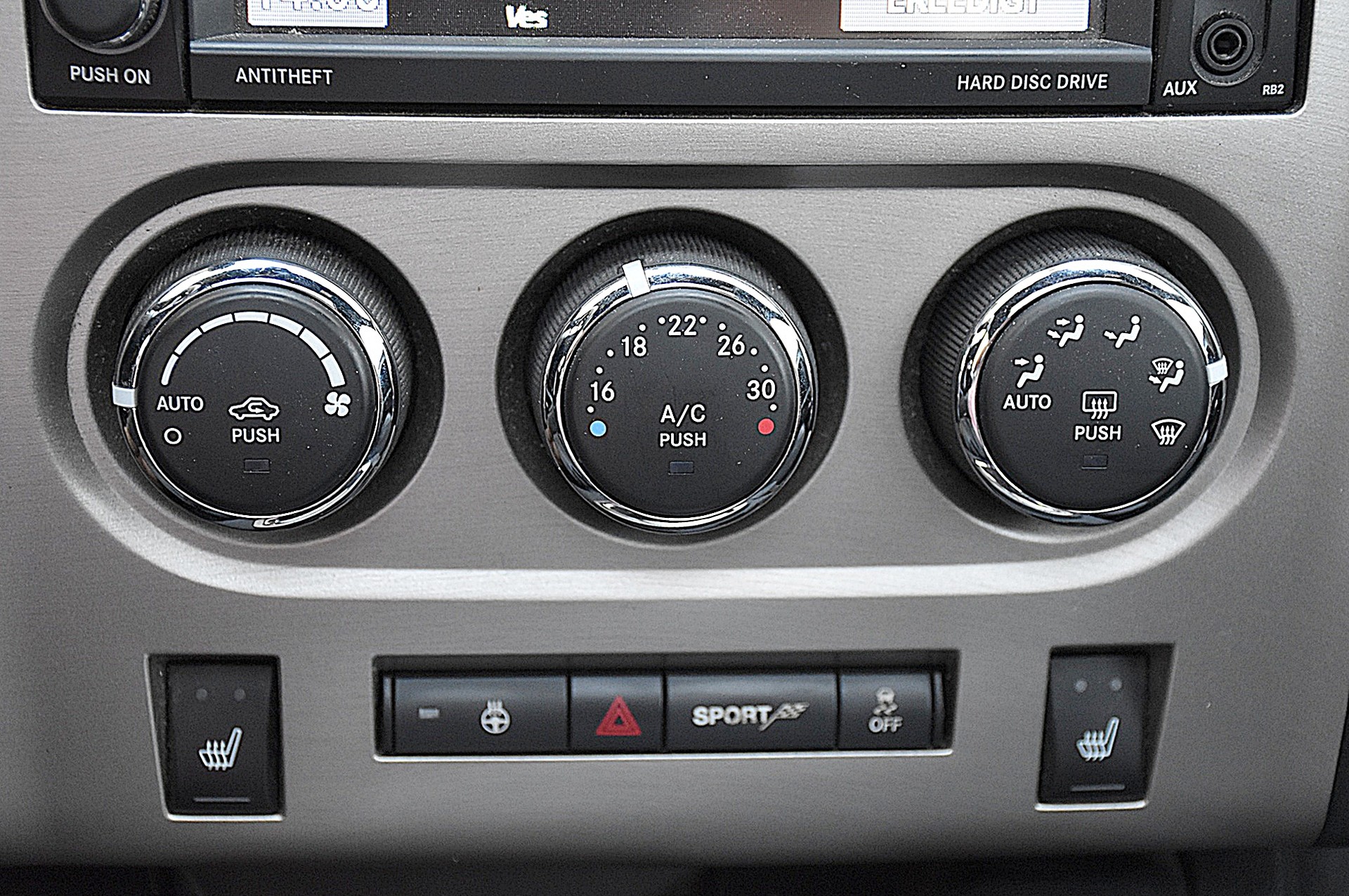 DODGE CHALLENGER 6,4 SRT8 392 V8 HEMI AUT.-image-11