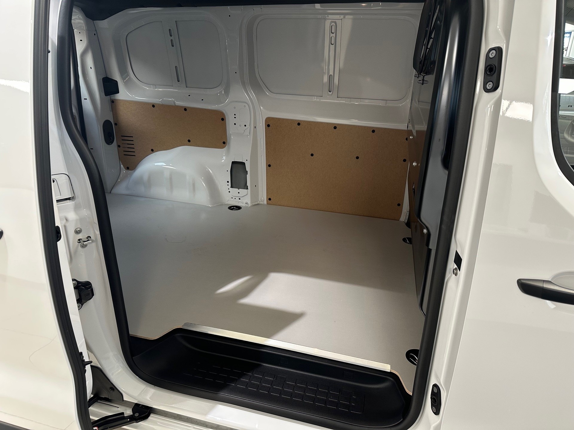 PEUGEOT e-Expert Kaw. Standard 75 kWh-image-3