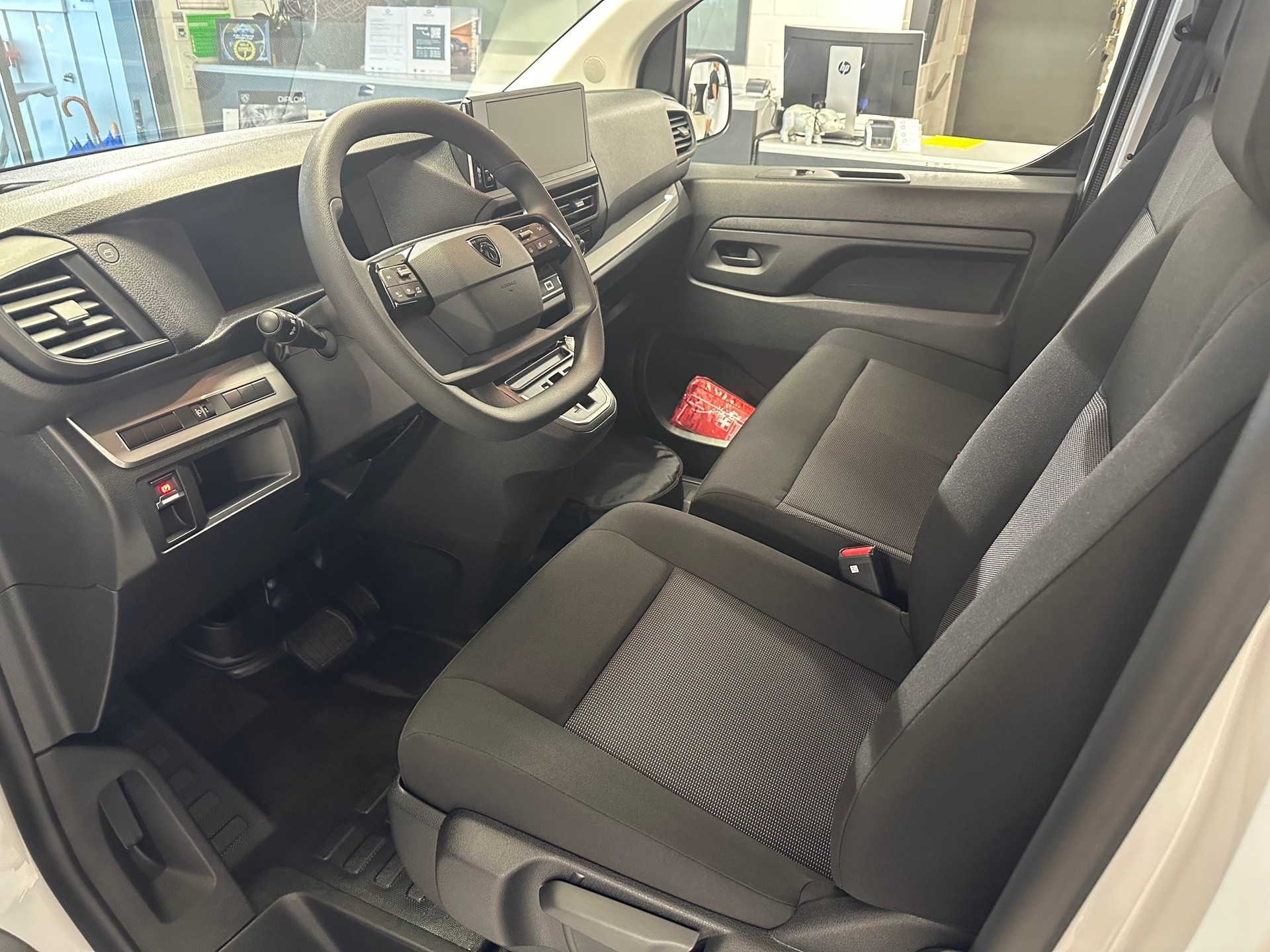 PEUGEOT e-Expert Kaw. Standard 75 kWh-image-9
