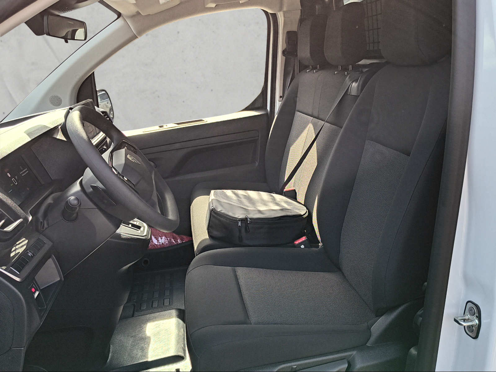 PEUGEOT e-Expert Kaw. Standard 75 kWh-image-11