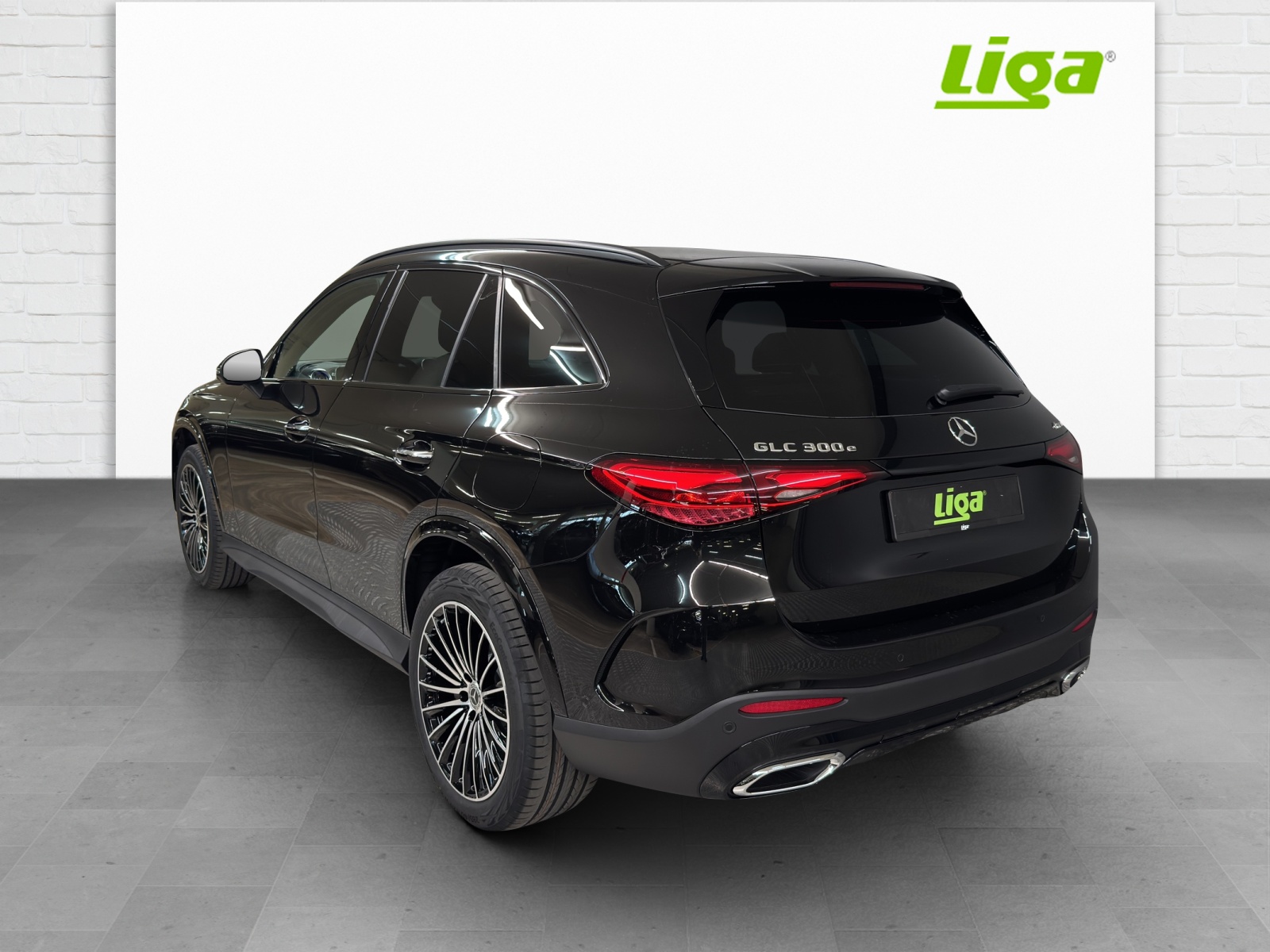 MERCEDES-BENZ GLC 300 e AMG Line 4Matic EQ Star-image-3