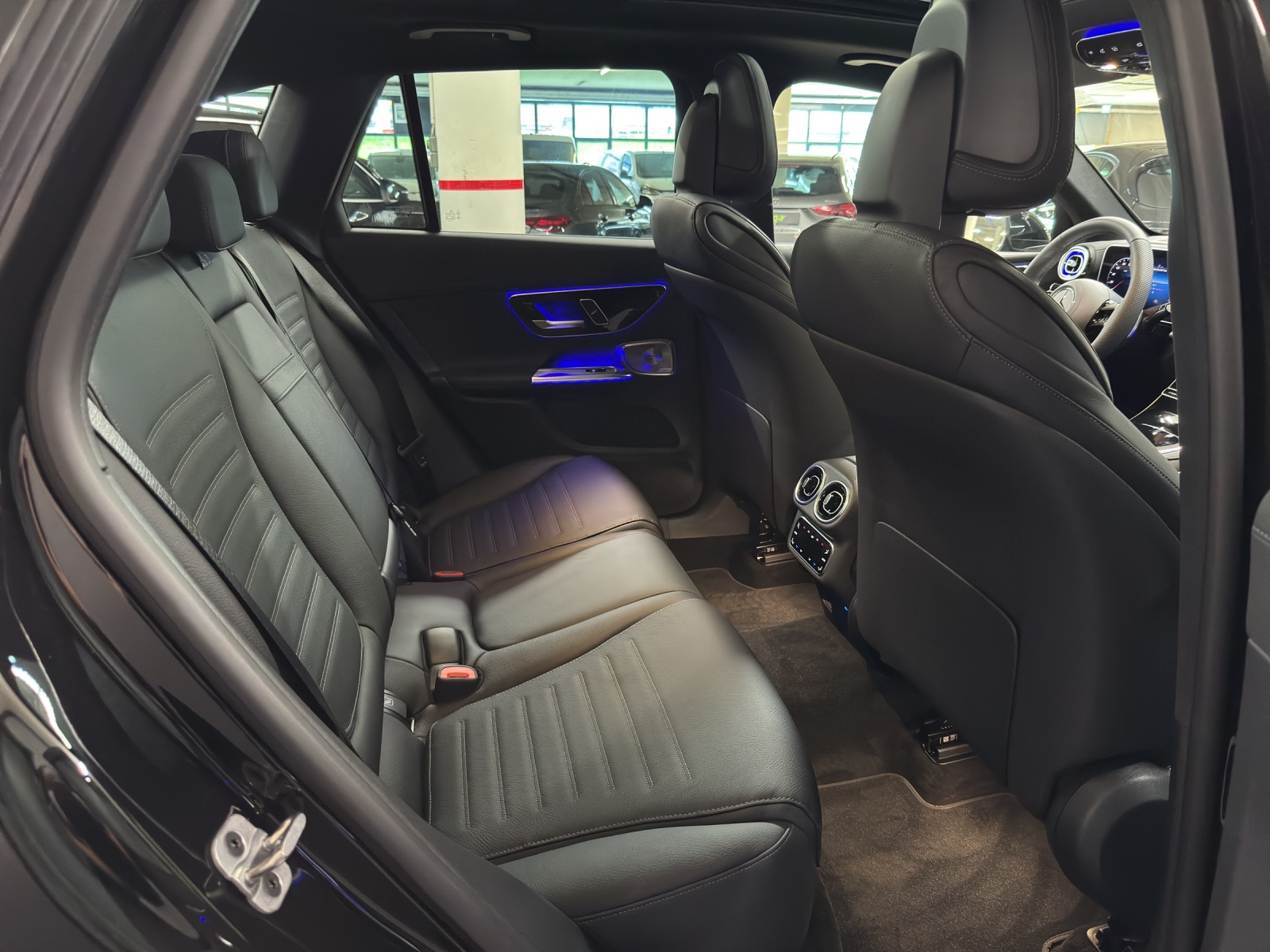 MERCEDES-BENZ GLC 300 e AMG Line 4Matic EQ Star-image-9