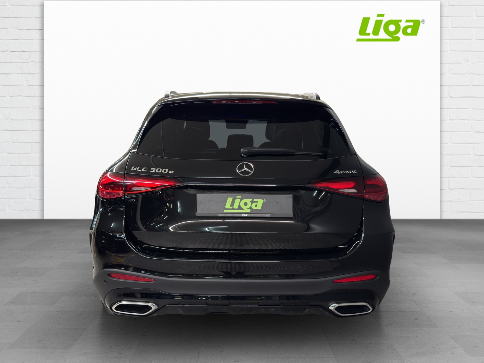 MERCEDES-BENZ GLC 300 e AMG Line 4Matic EQ Star-image-4