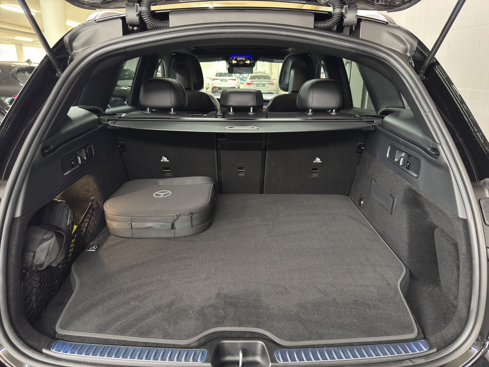 MERCEDES-BENZ GLC 300 e AMG Line 4Matic EQ Star-image-10
