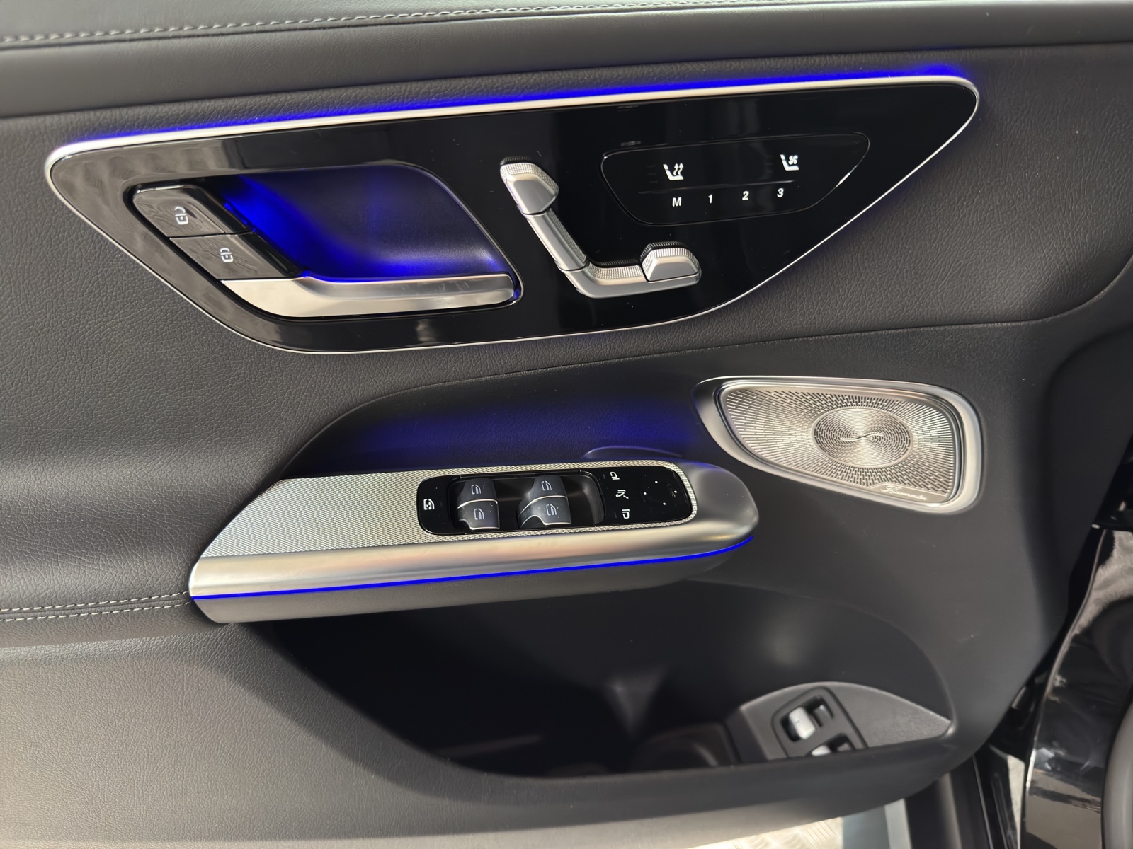 MERCEDES-BENZ GLC 300 e AMG Line 4Matic EQ Star-image-14