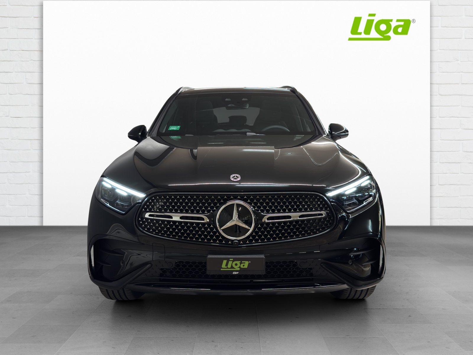 MERCEDES-BENZ GLC 300 e AMG Line 4Matic EQ Star-image-2